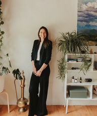 Book an Appointment with Naomi Enos, DC for Chiropractic